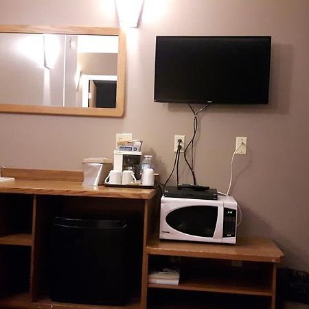 Canway Inn & Suites Dauphin Buitenkant foto