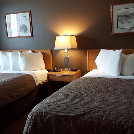 Canway Inn & Suites Dauphin Buitenkant foto