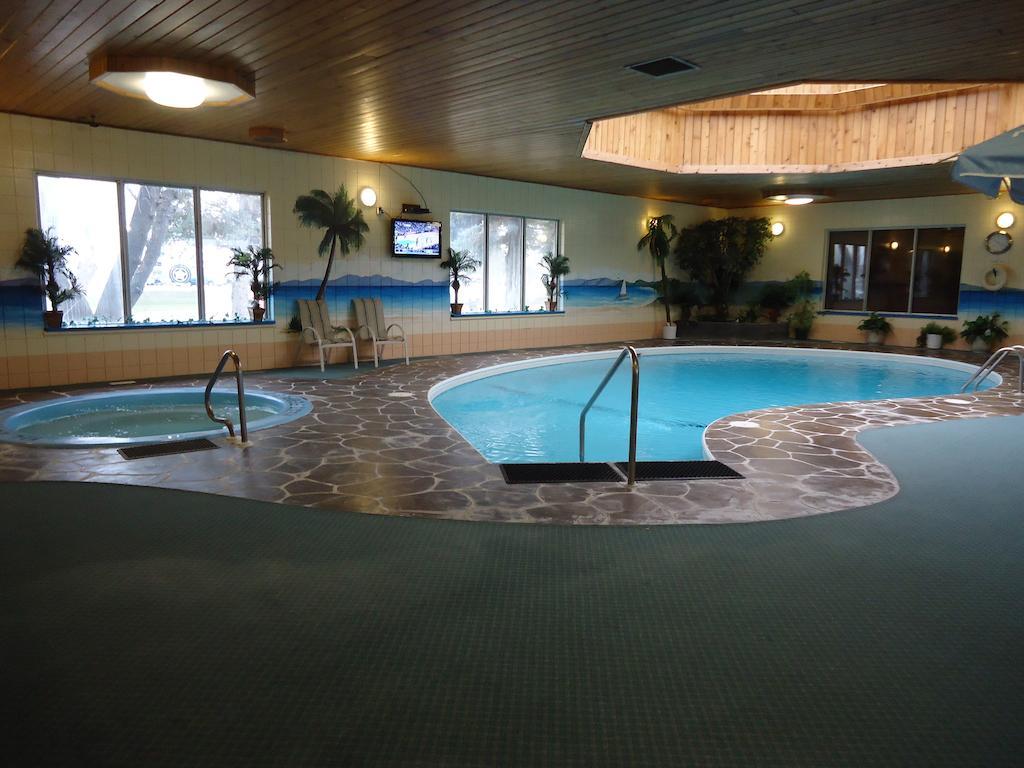 Canway Inn & Suites Dauphin Buitenkant foto