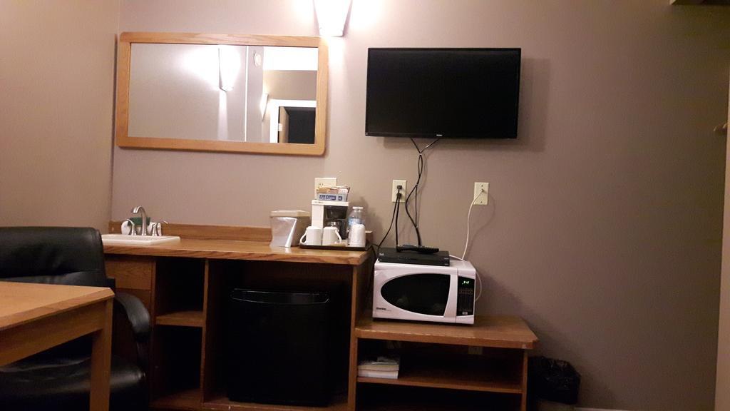 Canway Inn & Suites Dauphin Buitenkant foto