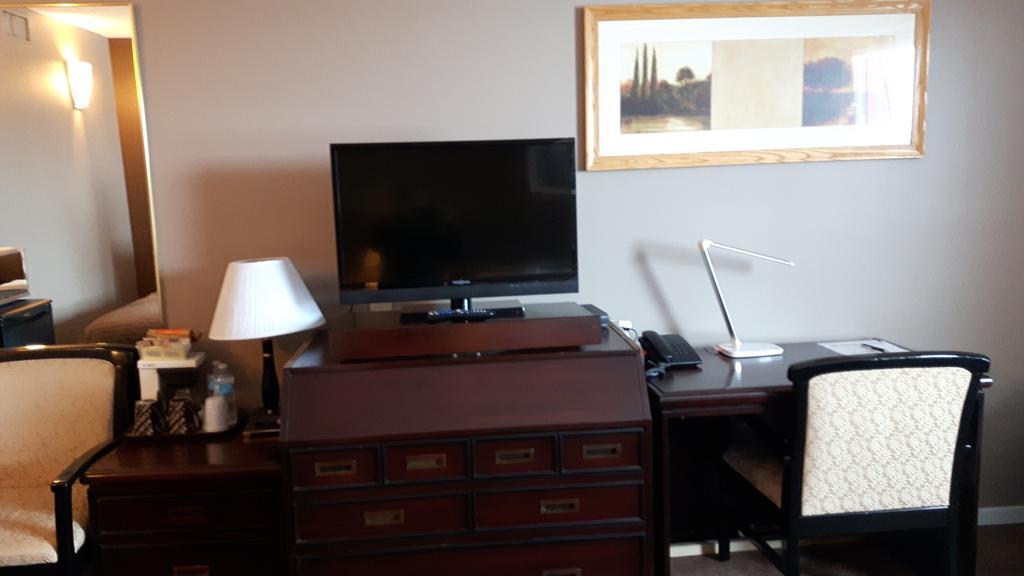 Canway Inn & Suites Dauphin Buitenkant foto