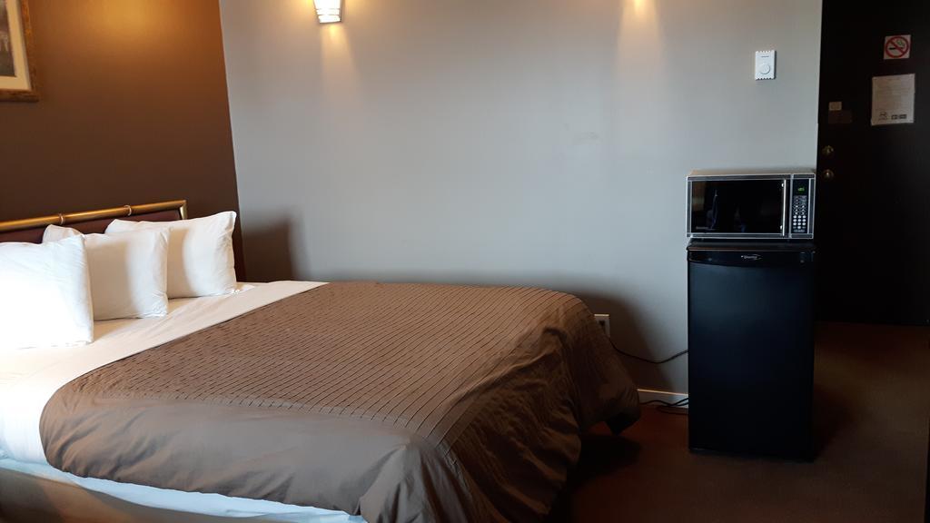 Canway Inn & Suites Dauphin Buitenkant foto