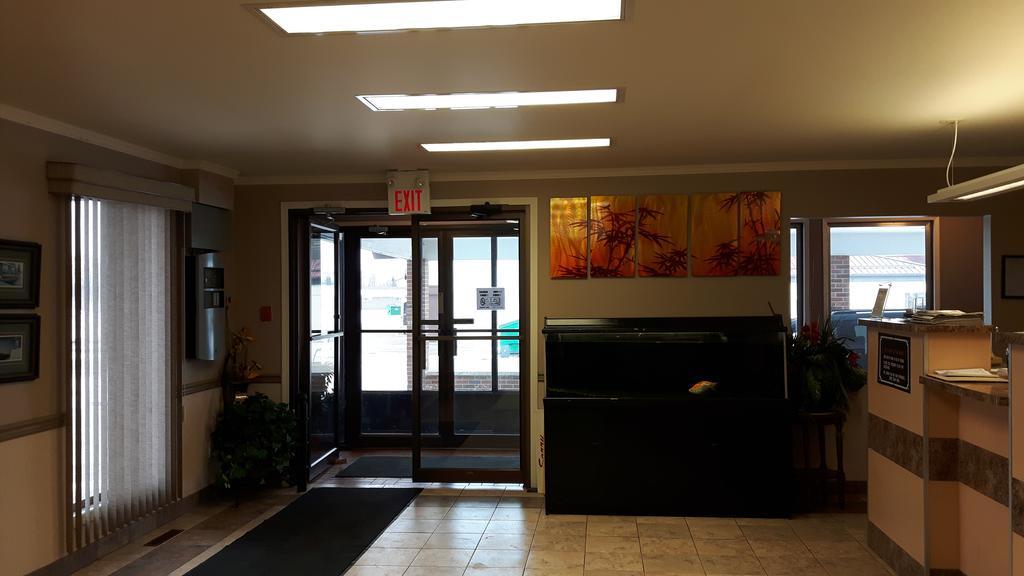 Canway Inn & Suites Dauphin Buitenkant foto